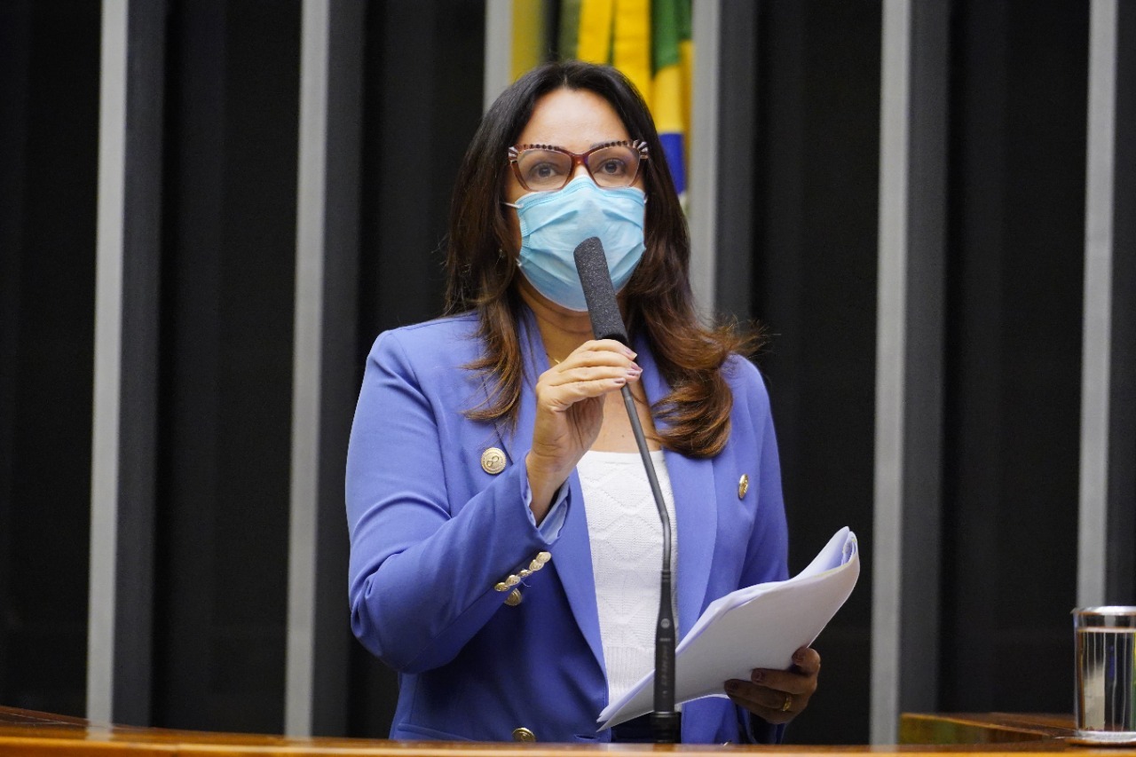 Projeto de Rejane Dias proíbe corte de energia durante bandeira vermelha