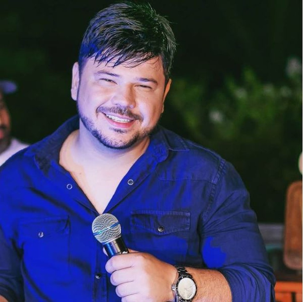 Cantor sertanejo é encontrado morto dentro de carro, em Belo Horizonte