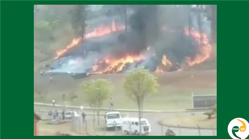 Avião cai, morre família de 5 pessoas, piloto e copiloto em SP