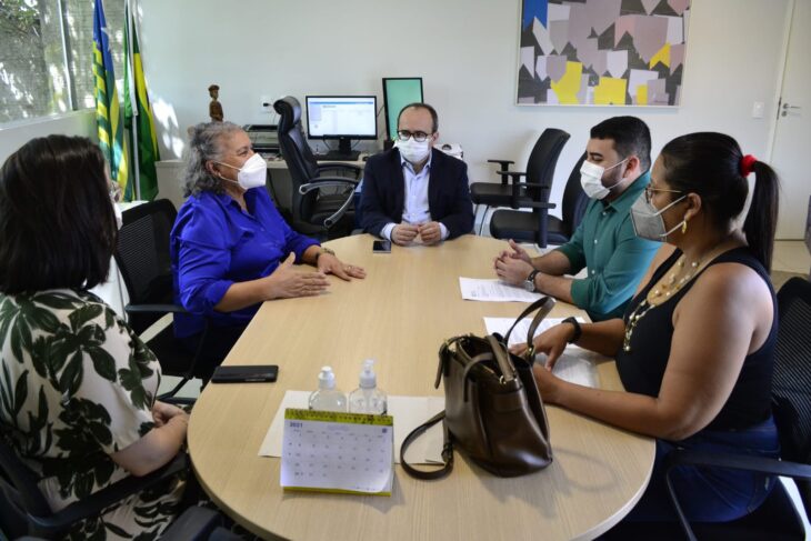 Rosângela Sousa e Erisvaldo Marques conversaram sobre programa em reunião na Defensoria Pública do Piauí
