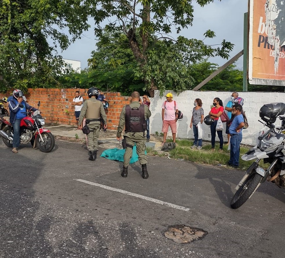 Doméstica é morta a facadas no bairro Ilhotas quando ia para o trabalho; ex-marido é suspeito