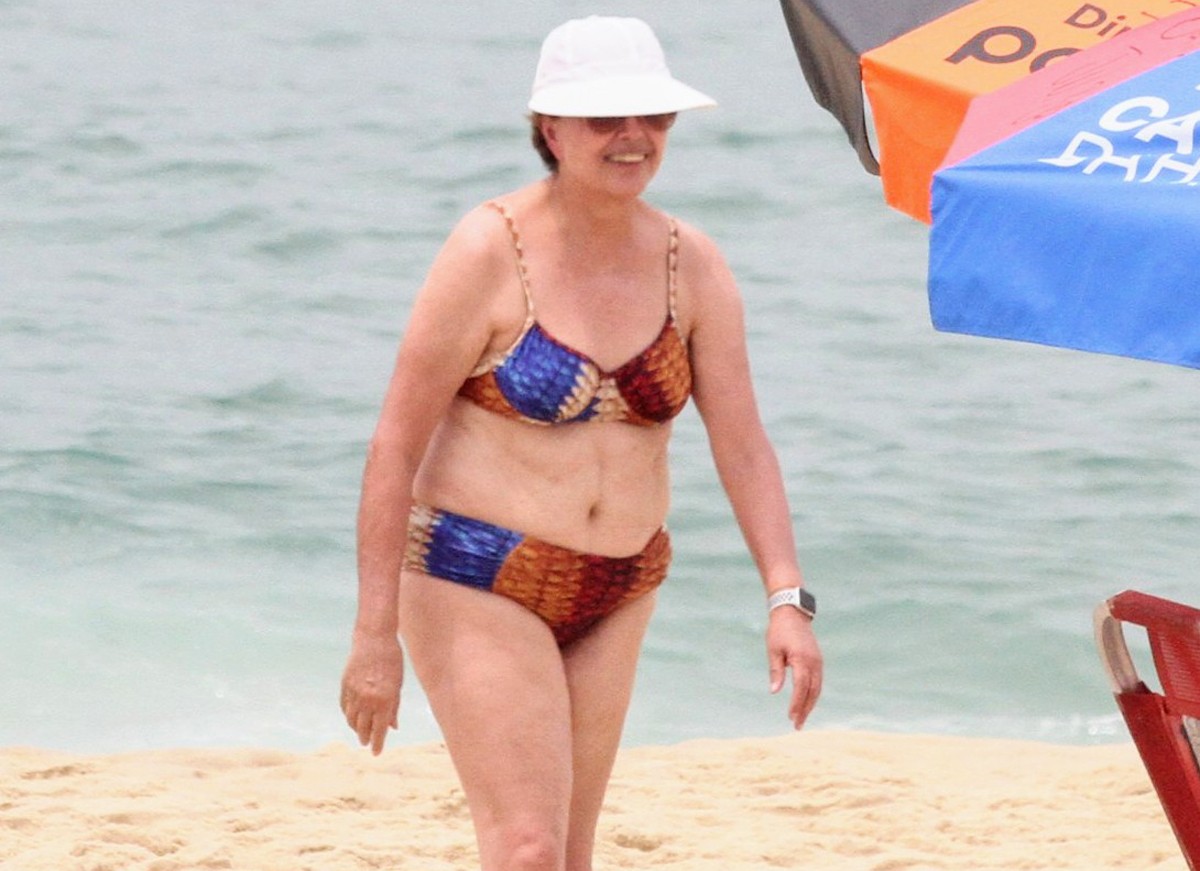 Os cães ladram, a caravana passa e Dilma vai à praia com a família