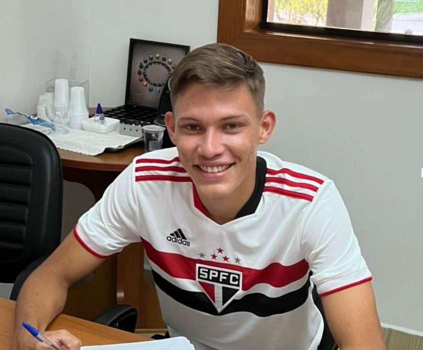 Piauiense de Miguel Alves assina contrato com o São Paulo