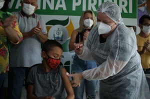Menino indígena foi a primeira criança a ser vacinada no Piauí(Reprodução/Sesapi)