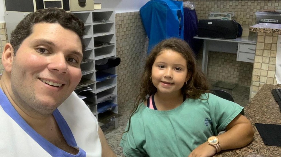 "Vacina faz a diferença", diz médico que perdeu a filha para a Covid