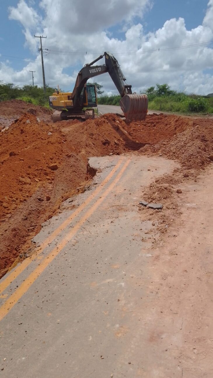 Governo acelera recuperação de rodovia que rompeu durante temporal