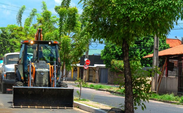 Avenida Centenário recebe recomposição asfáltica neste domingo