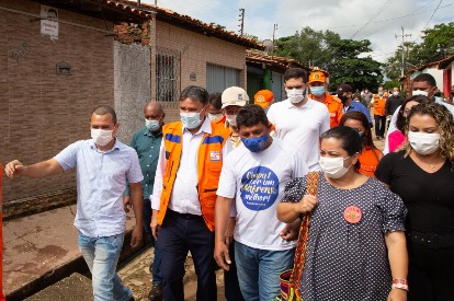 Wellington Dias visita áreas afetadas por enchentes na zona norte de Teresina