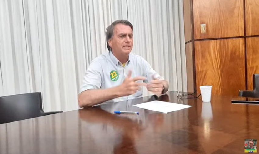 Desesperado, Bolsonaro faz live de madrugada para justificar “clima” com menina venezuelana