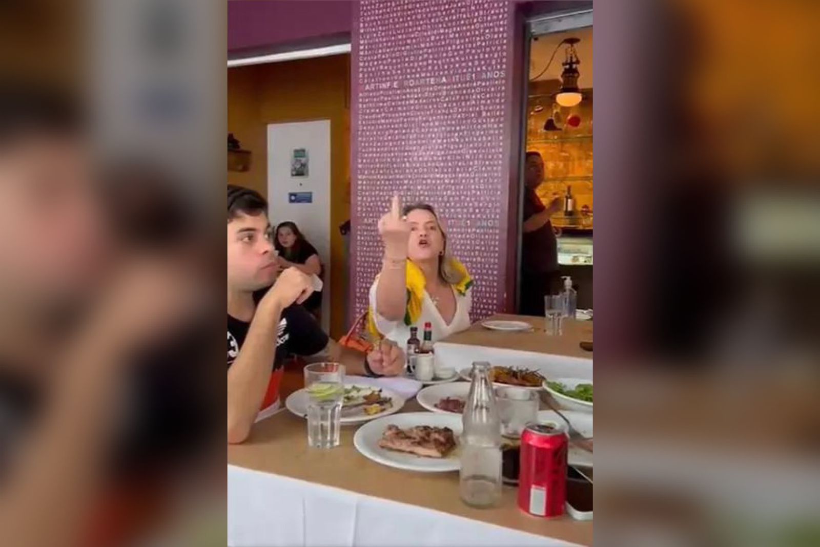 Vídeo- Casal bolsonarista é expulso de restaurante em São Paulo: "fascista de merd*"