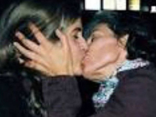 Cássia Kiss e Lúcia Veríssimo se beijando