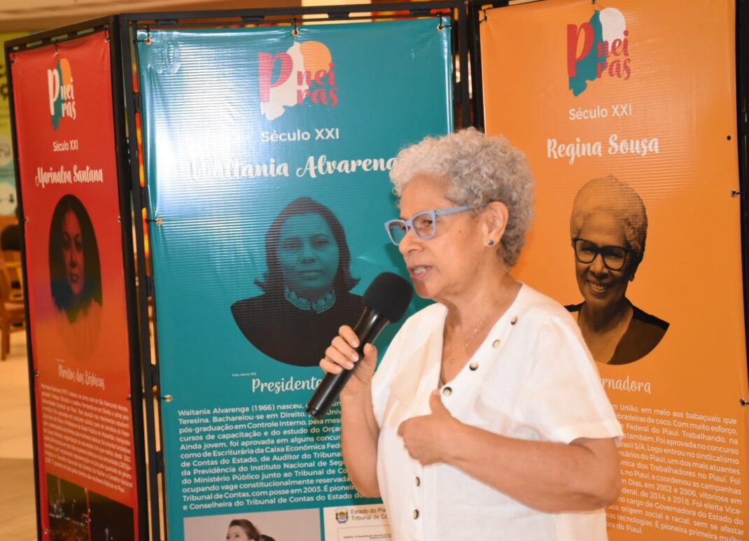 Governadora Regina Sousa na exposição “Pioneiras”