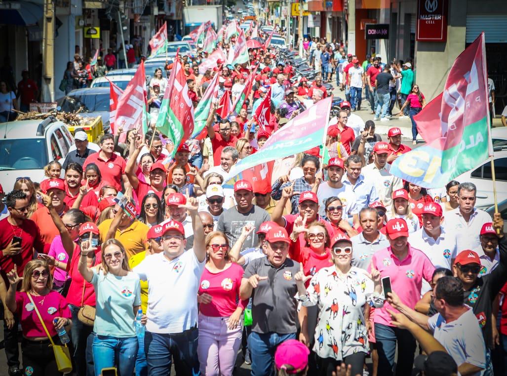 Rafael e Wellington fazem caminhada de apoio a Lula em São Raimundo Nonato