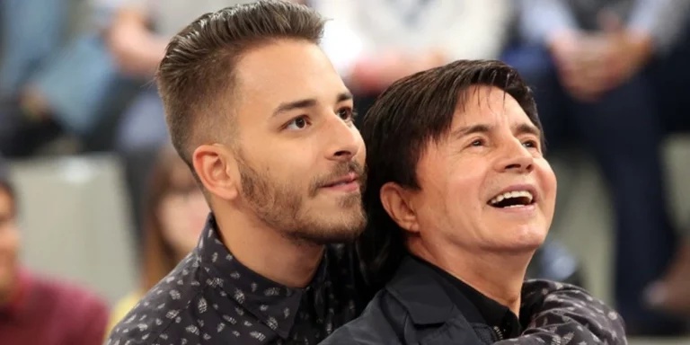 Produtor musical Junior Lima ao lado do pai, o cantor Xororó