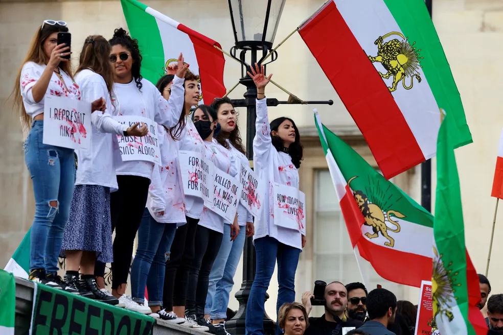 Protestos contra o governo do Irã tomam outras cidades no mundo, como Londres