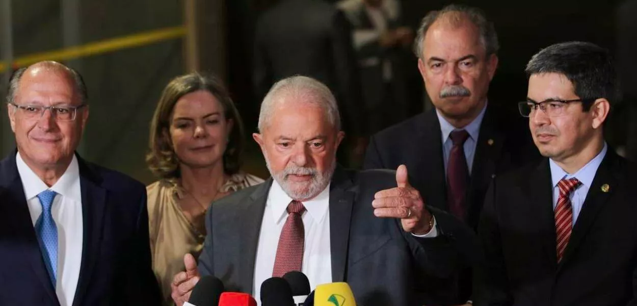 Lula faz intensa articulação política para atrair antigos opositores