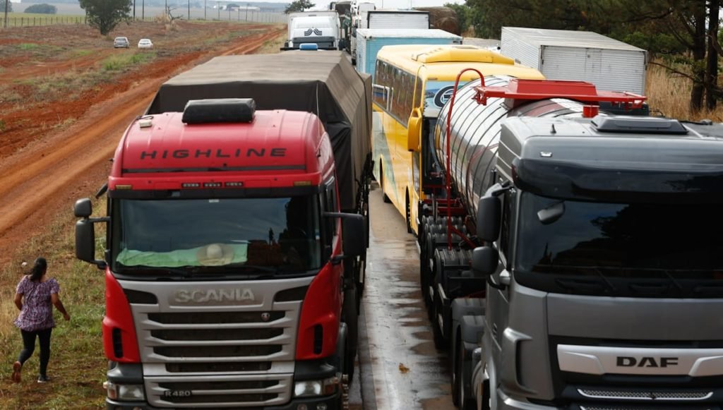 Rodovias bloqueadas: Anvisa alerta Saúde sobre desabastecimento de insumos