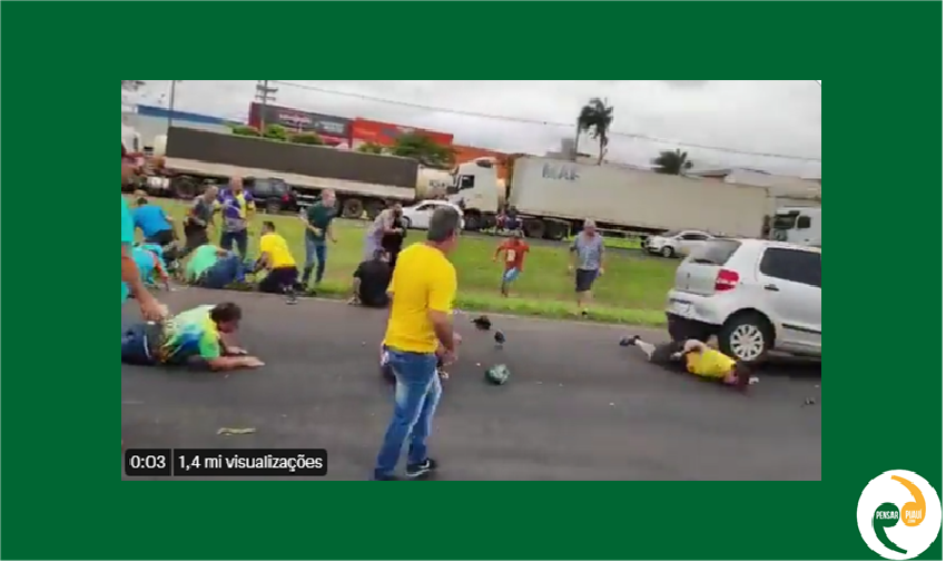 Carro atropela grupo de bolsonaristas que bloqueava rodovia em SP