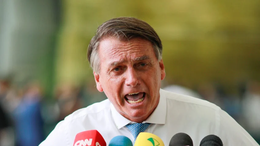 Bolsonaro é condenado a indenizar jornalistas em R$ 50 mil por dano moral coletivo