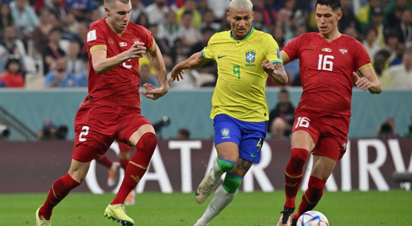 Com golaço de Richarlison, Brasil vence Sérvia por 2x0 na estreia da Copa 2022