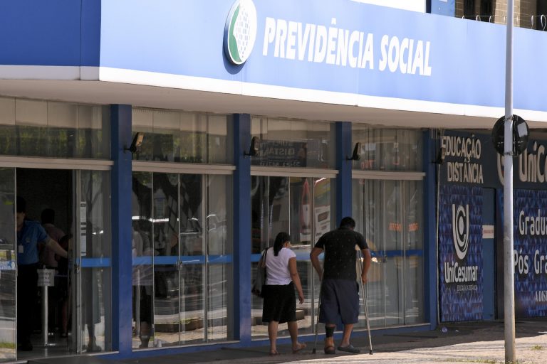 Fila do INSS passa de 5 milhões pessoas à espera de benefício