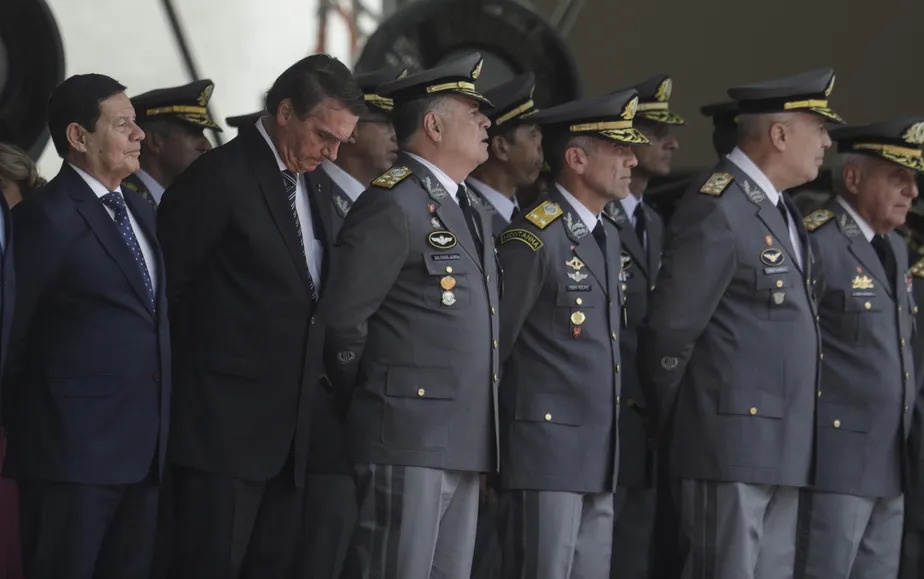 Jair Bolsonaro participa de formatura na Aman, em Resende (RJ)