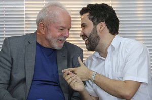 Lula e Janones(Rivaldo Gomes/Folhapress)