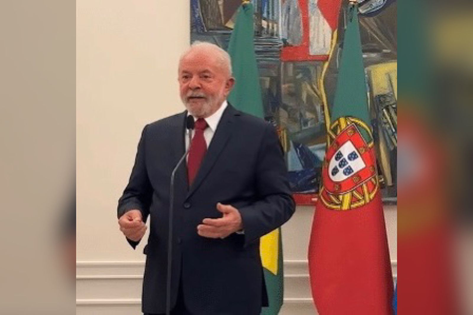 A gente quer um país que viva em paz, diz Lula em Portugal