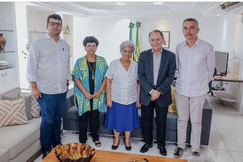 Regina Sousa participa de primeira reunião com equipe de transição