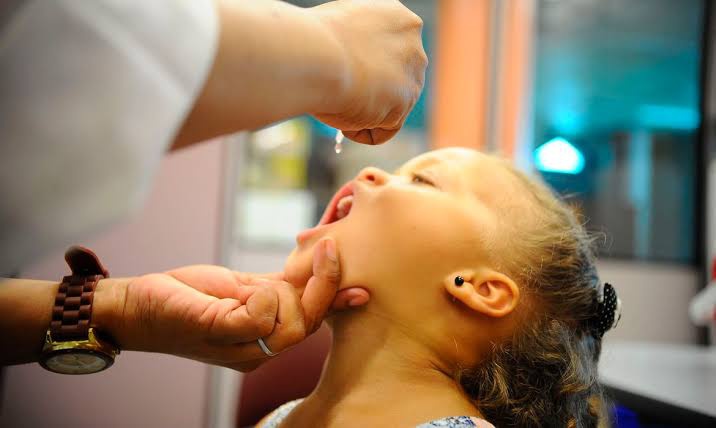 Vacinação contra a poliomielite