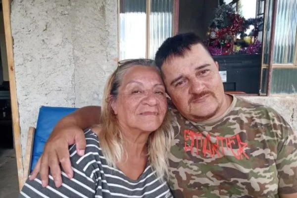 Vendido pelo pai, homem reencontra a família 39 anos depois