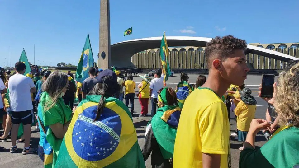 Bolsonaristas em frente ao QG do Exército, em Brasília