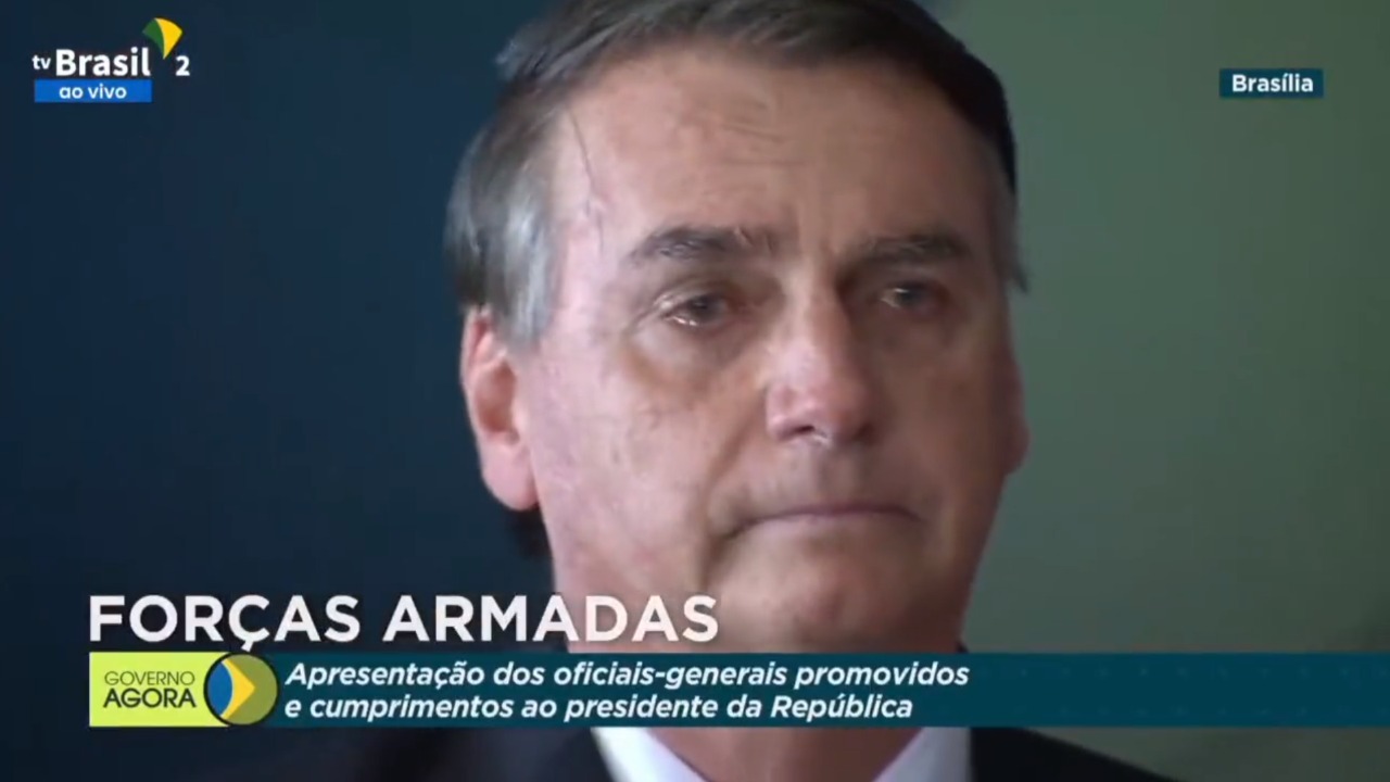 Vídeo: Bolsonaro chora em evento das Forças Armadas