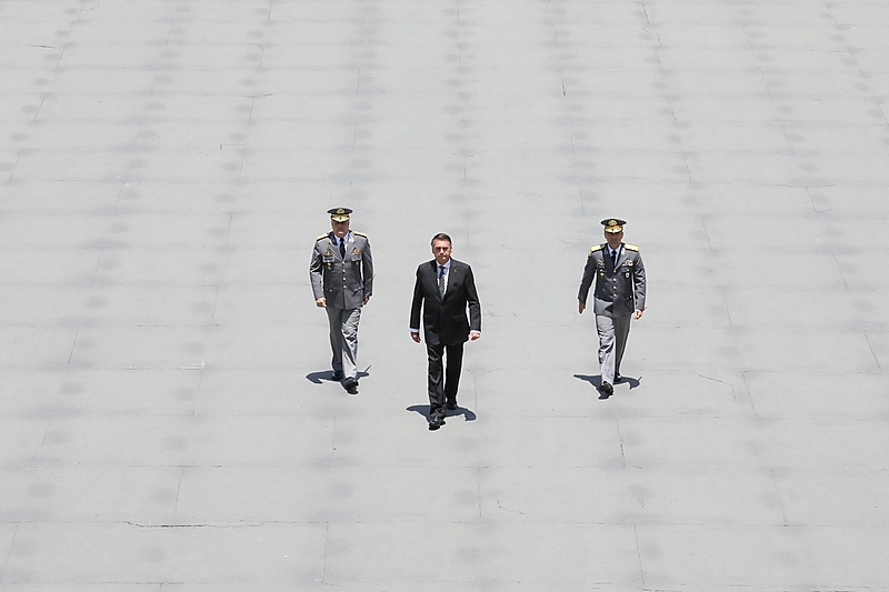 Bolsonaro na cerimônia de entrega de espadas aos aspirantes a oficial da Turma “Bicentenário da Independência do Brasil”