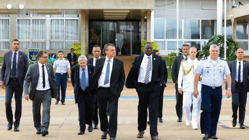 Acabou! Bolsonaro viaja para os EUA. Vai fugir?