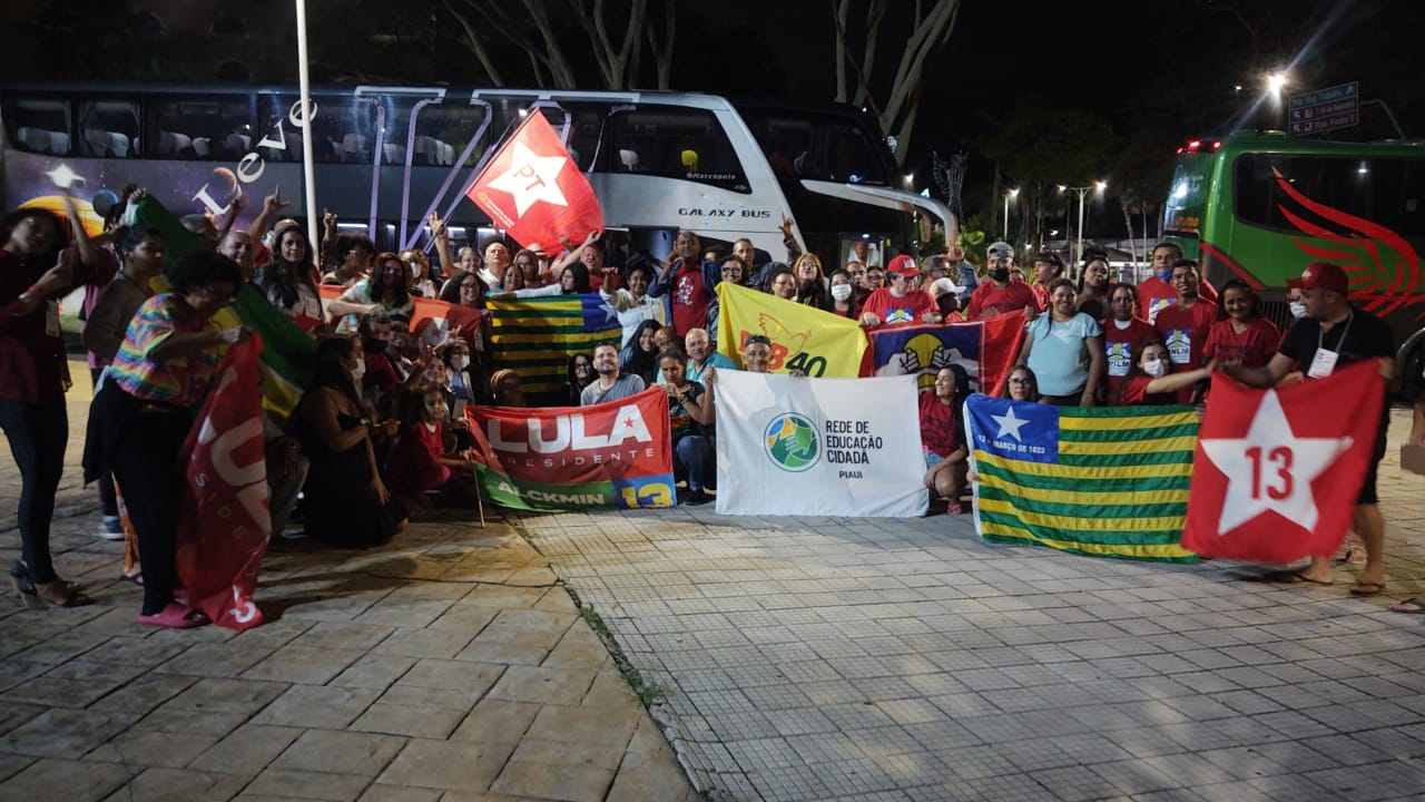 Caravanas de apoiadores de Lula começam a chegar a Brasília para posse