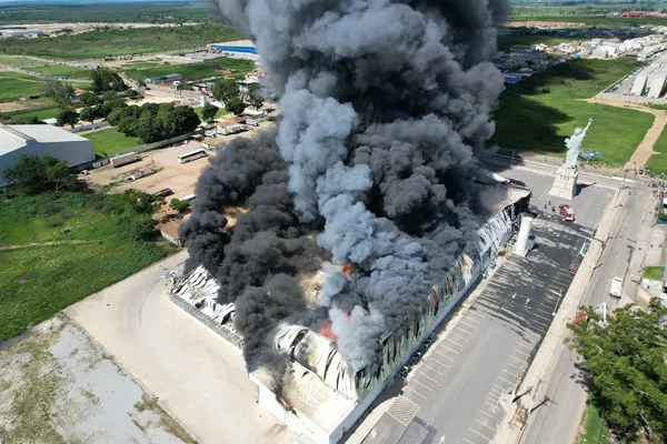 Vídeo: incêndio destrói loja da Havan na Bahia