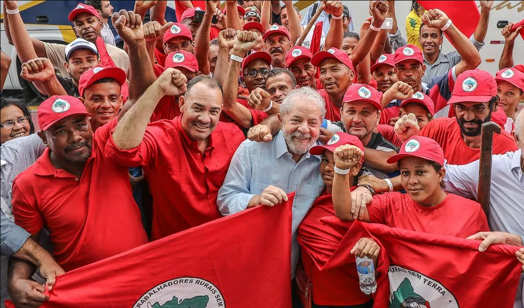 Lula promete reforma agrária e diz que MST “não precisa mais invadir terra”