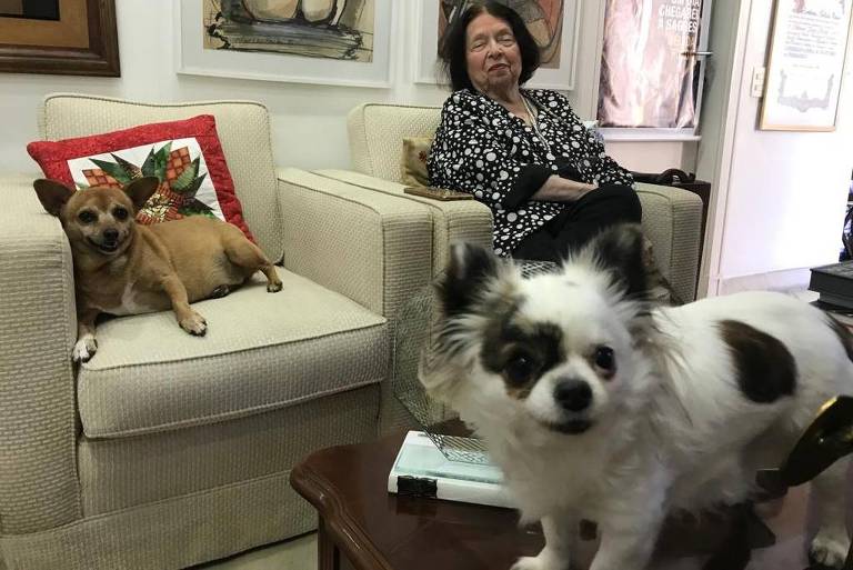 Elite sórdida: Nélida Piñon deixa 4 apartamentos para suas duas cachorrinhas