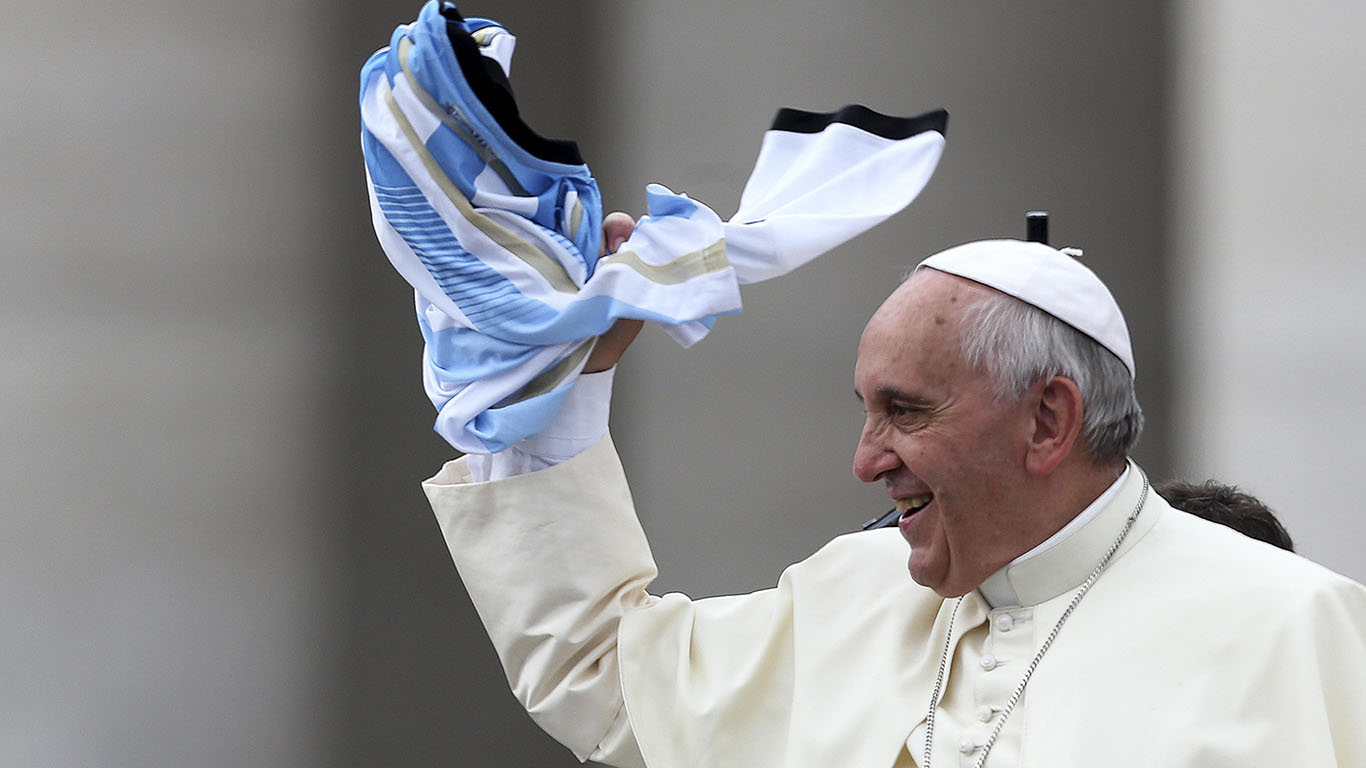 Papa Francisco abençoa camisa da Argentina