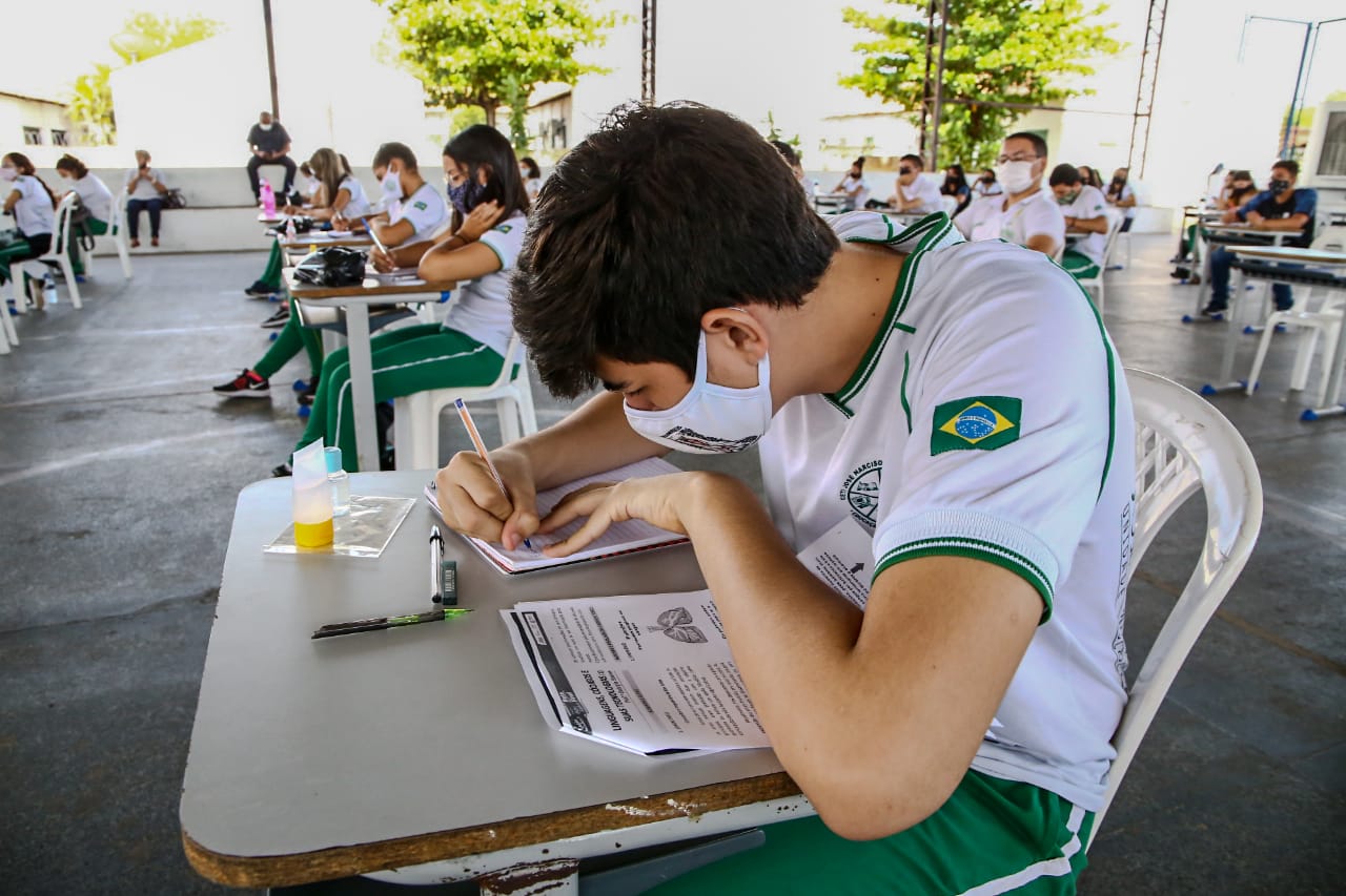 Alunos da rede estadual chegam a 980 pontos na redação do Enem