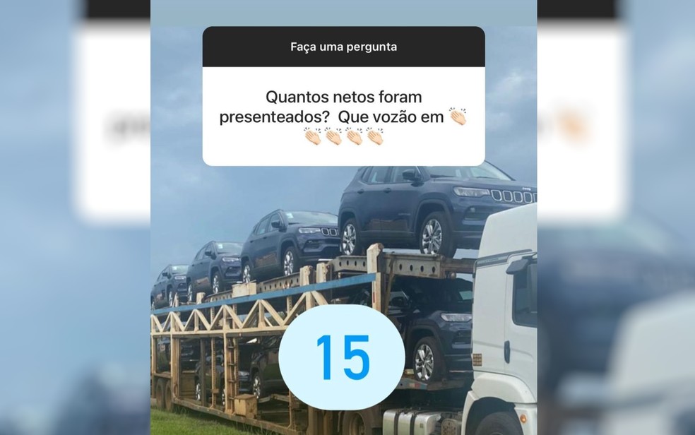 Prefeito de Bom Jesus de Goiás presenteia 15 netos com carros de luxo