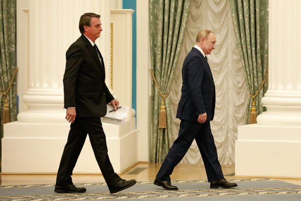 Governo Bolsonaro ignora Constituição ao se posicionar sobre Rússia