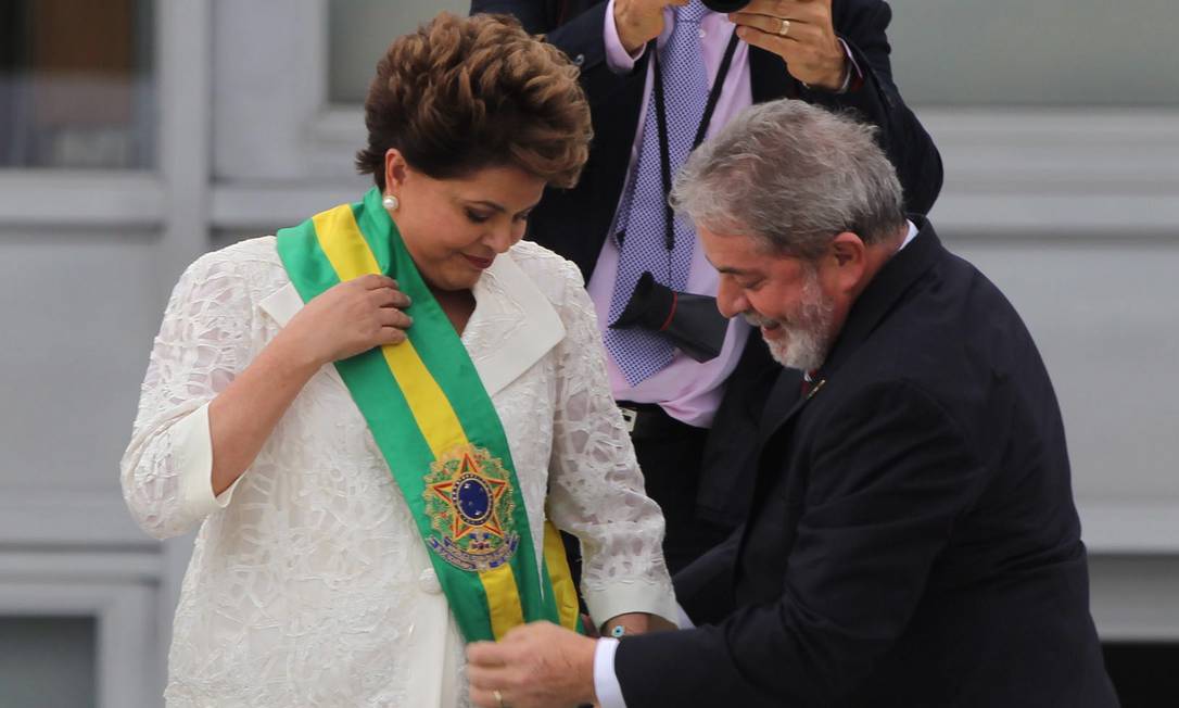 "Dilma passará a faixa presidencial a Lula", prevê Paulo Pimenta