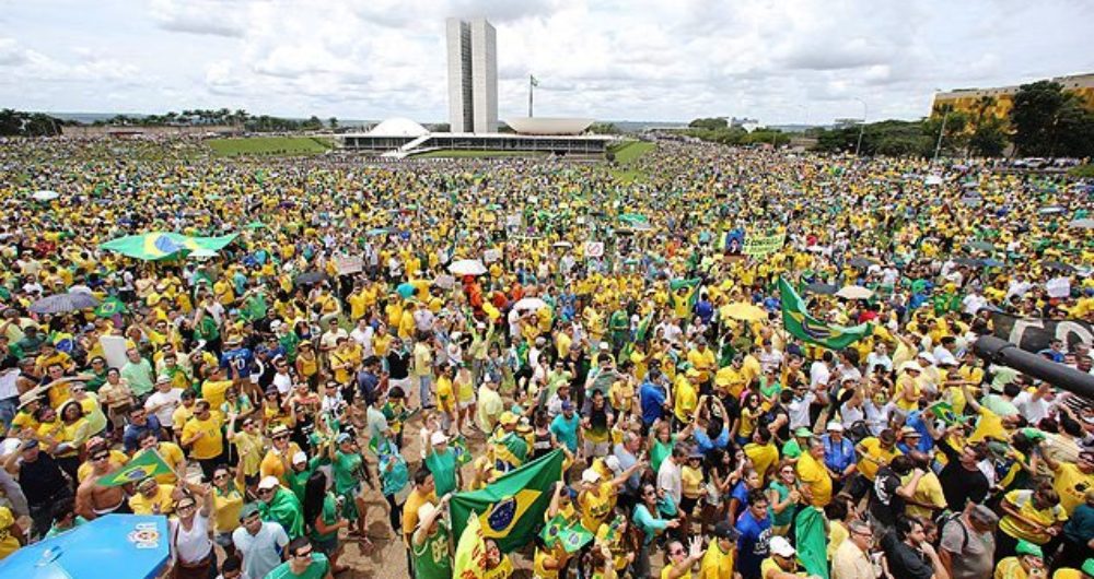 Pesquisa aponta Brasil como país de maior crescimento da extrema-direita