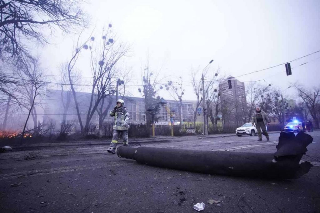 Vídeos: russos atacam torre de TV para isolar Kiev. Cinco morreram