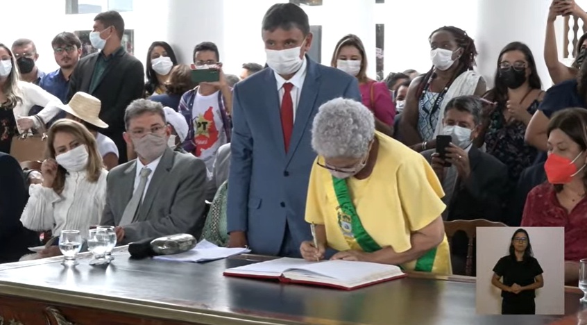 Assinatura do termo de posse