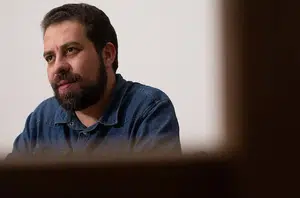 Guilherme Boulos desistiu de candidatura ao governo estadual de São Paulo, e vai tentar a vaga de deputado federal(Fábio Vieira/Metrópoles)