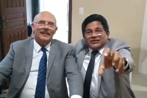 Pastor suspeito de pedir propina no MEC deve R$ 204 mil à União