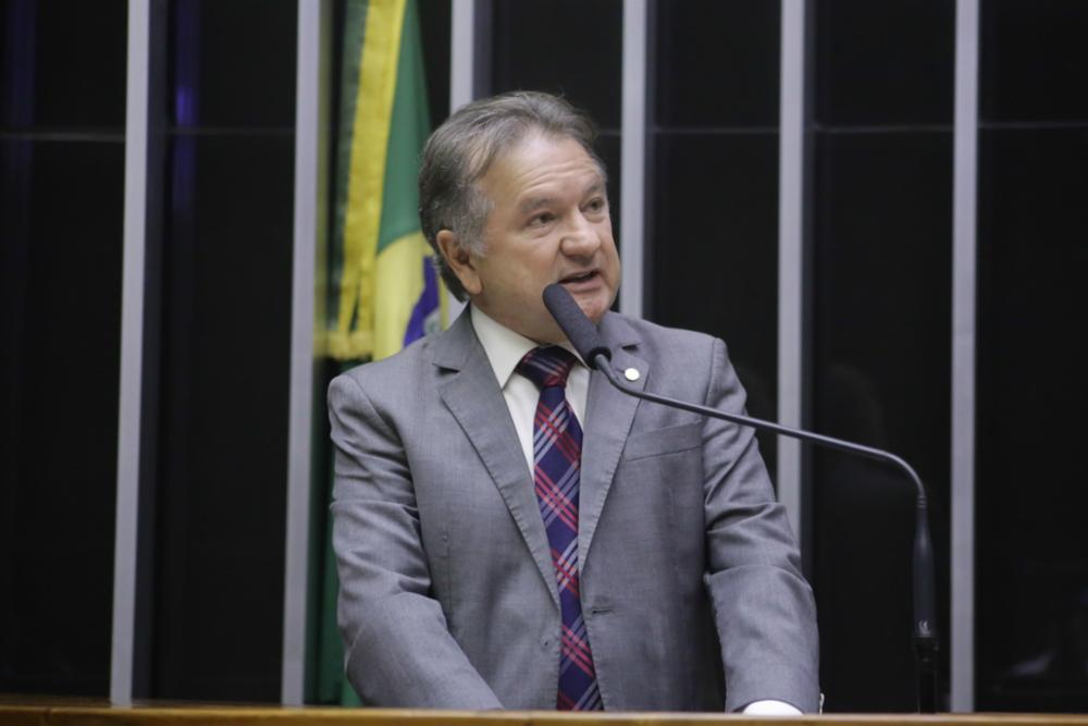 Em discurso na Câmara, Merlong denuncia sucateamento de órgãos federais